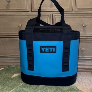 Yeti 35 Camino beach bag for camping and the beach. EUC only had for 2 months